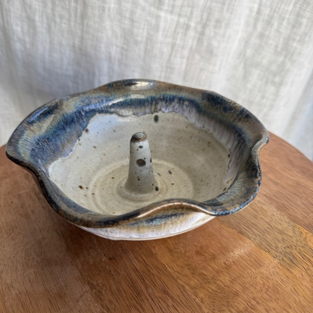Stone‎ Soldier Pottery Vermont Jewlery Ring Holder Dish Blue Drip Glaze